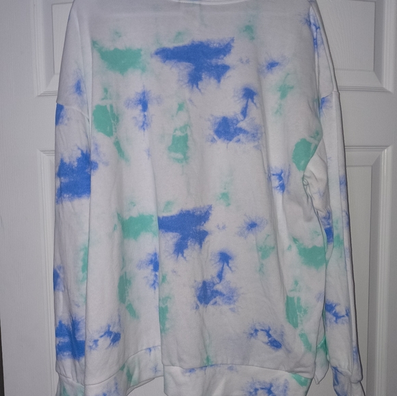 Super cute friend brand new crop top official XXL perfect for winter friends 😜 - Picture 7 of 11